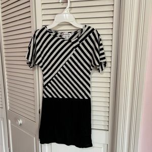 Misunderstood Girls size 8 black and white striped long top.